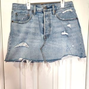 Levi's Button up denim Skirt 💙